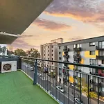Spacious 2 Bedroom Pool & Gym In Perth City