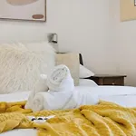Riverside Elegance Central 1Br 1Ba Apartment