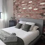 T H E L O F T - Stunning Private Apartment