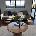 T H E L O F T - Stunning Private Apartment