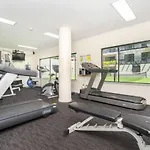 302 Wonderful Waldorf Poolgym