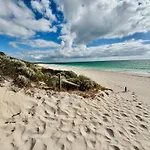 Joondalup Hidden Villa Gemma W Pool!