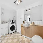Stylish Cbd Stay 2Br With Balcony & Wi-Fi