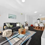 Stylish Cbd Stay 2Br With Balcony & Wi-Fi