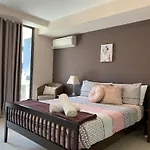 Arena Resort Style Exec Free Netflix Wifi Wine