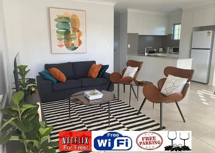 Stylish 2Bed Close Airport/Shops
