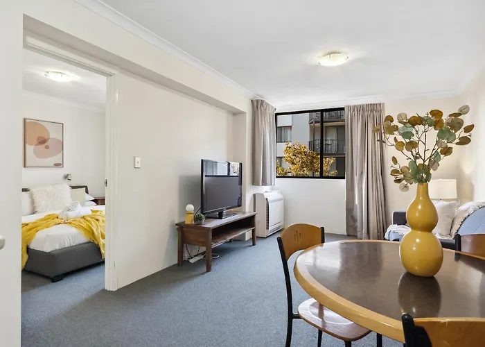 Riverside Elegance Central 1Br 1Ba Apartment