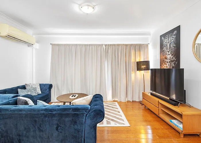 Modern 2Br Pool, Gym, Parking
