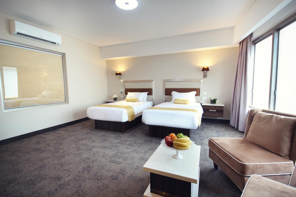 Swan River Hotel 4*