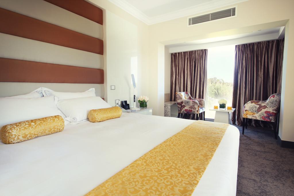 Hotel Swan River