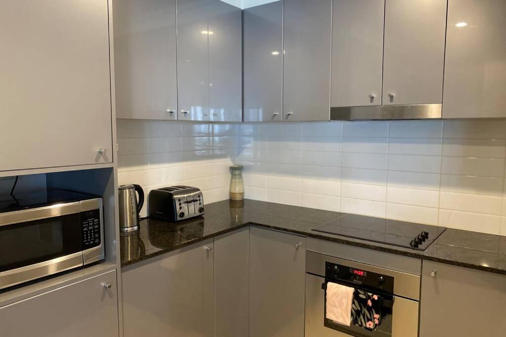 Apartment City Views So Central Netflix Wine Parking Wifi Perth