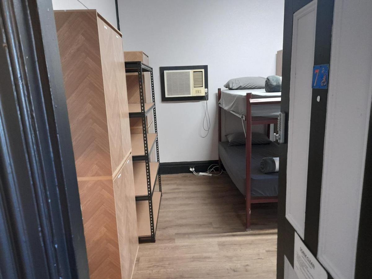 Hostel Ozi Inn Backpackers - Perth -Valid International Passport Required