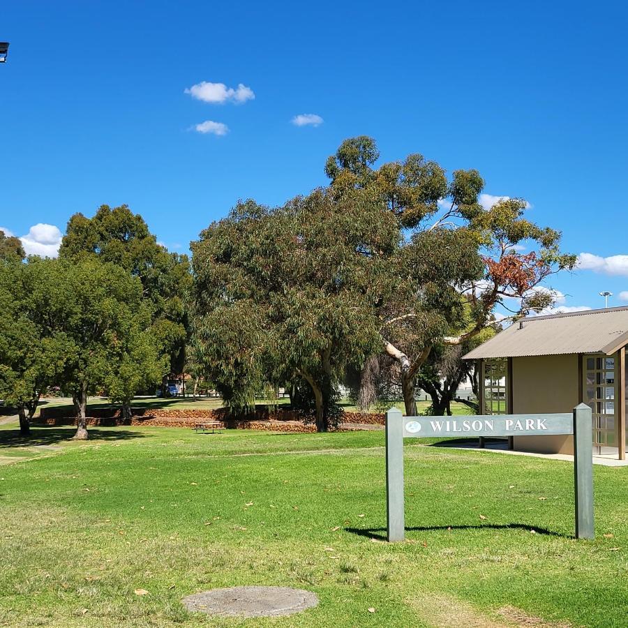 Gerring Court With Free 1 Car Bay Parking Apartment