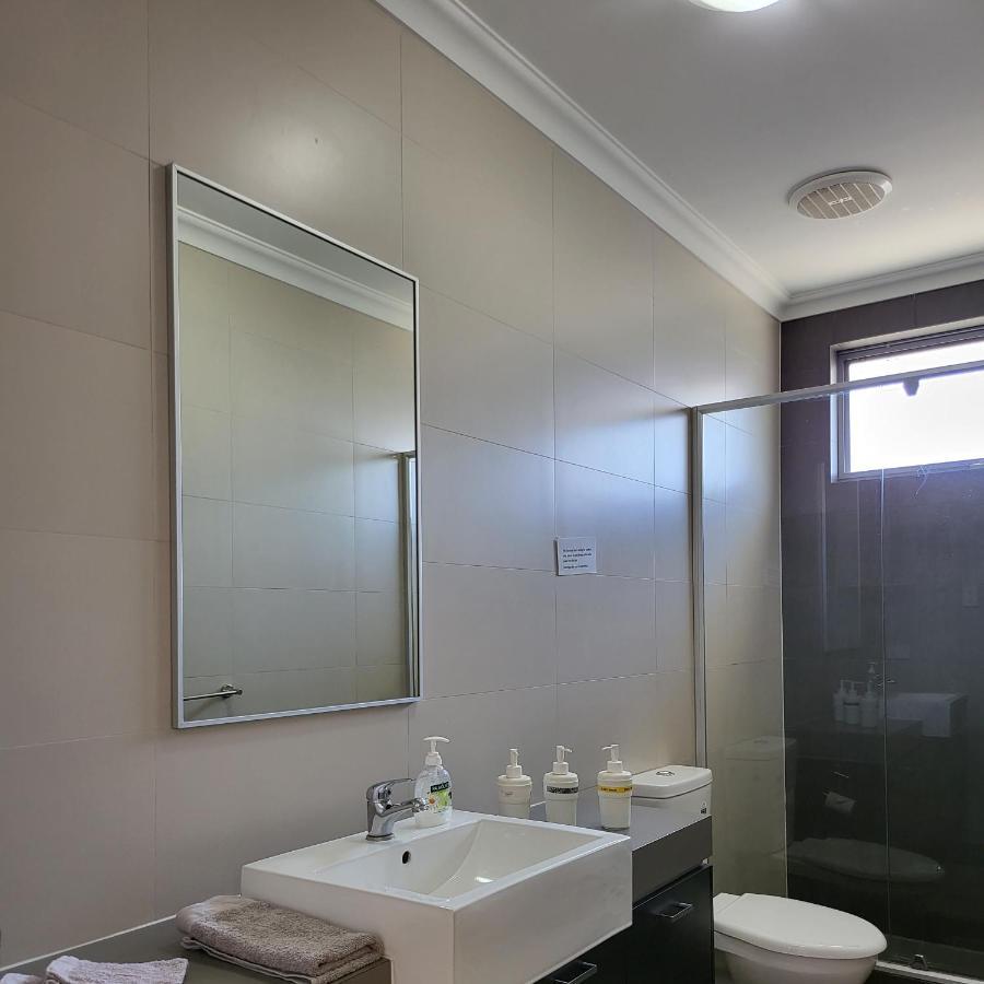 Apartment Gerring Court With Free 1 Car Bay Parking