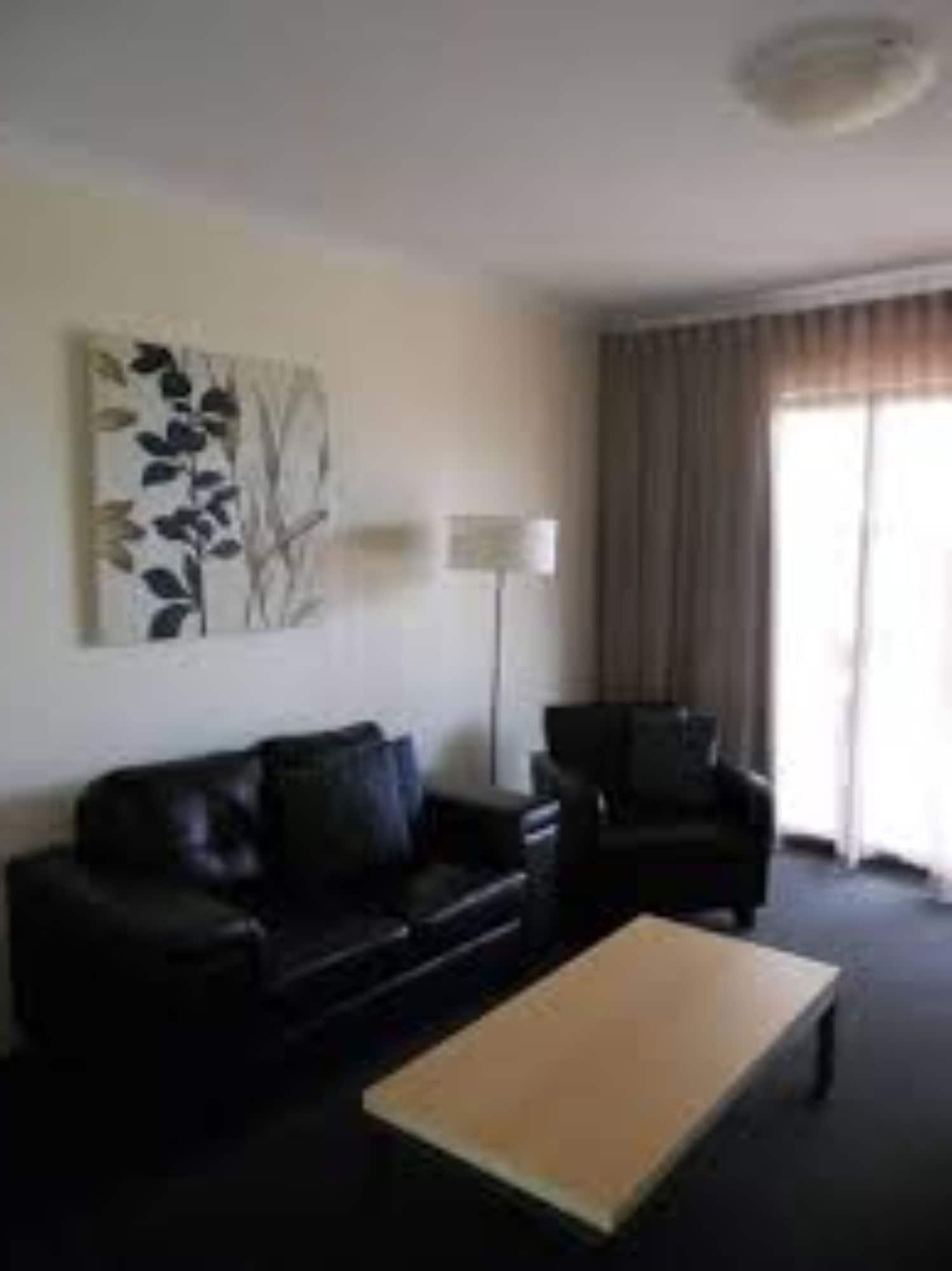 Ascot Official Aparthotel 4*