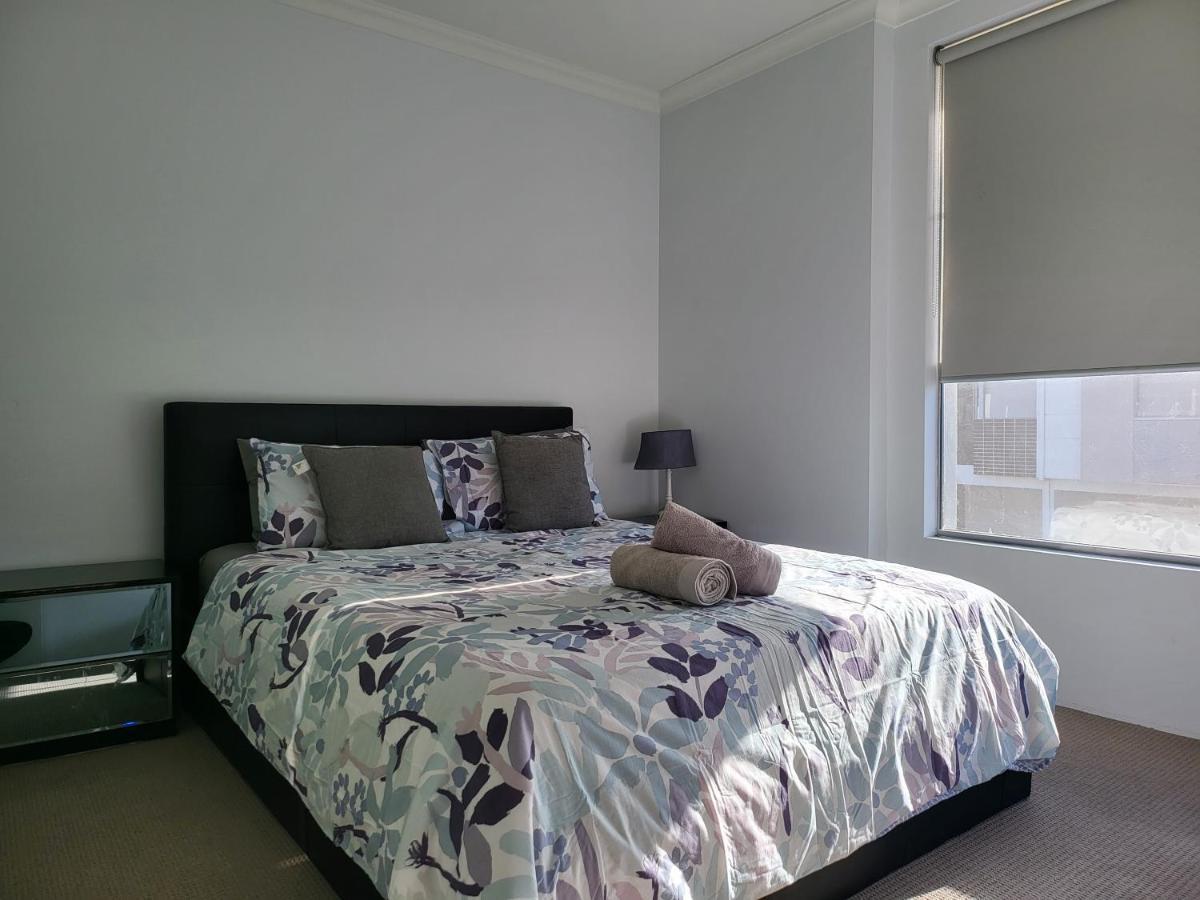 Gerring Court With Free 1 Car Bay Parking Apartment