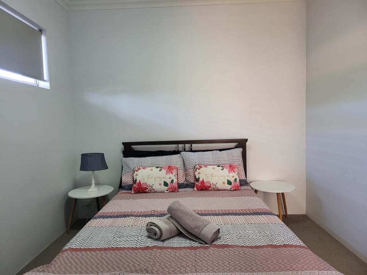 Apartment Gerring Court With Free 1 Car Bay Parking