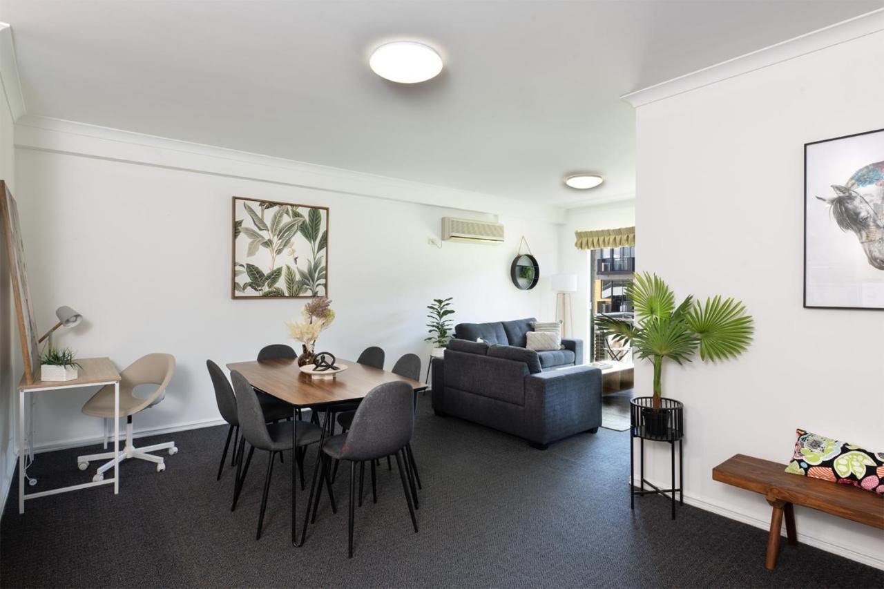 Spacious 2 Bedroom Pool & Gym In *