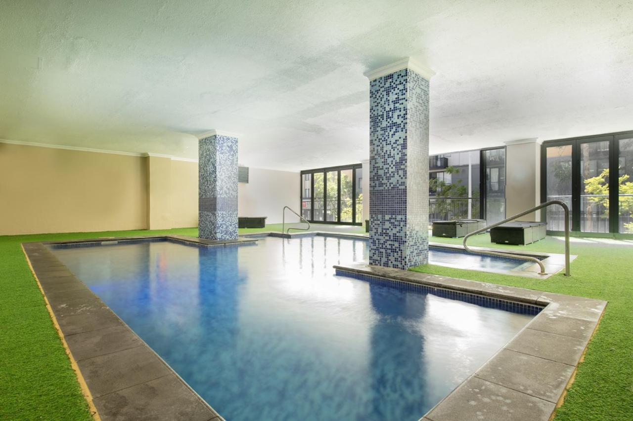 Spacious 2 Bedroom Pool & Gym In