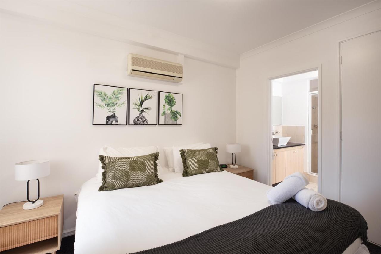 Spacious 2 Bedroom Pool & Gym In Perth