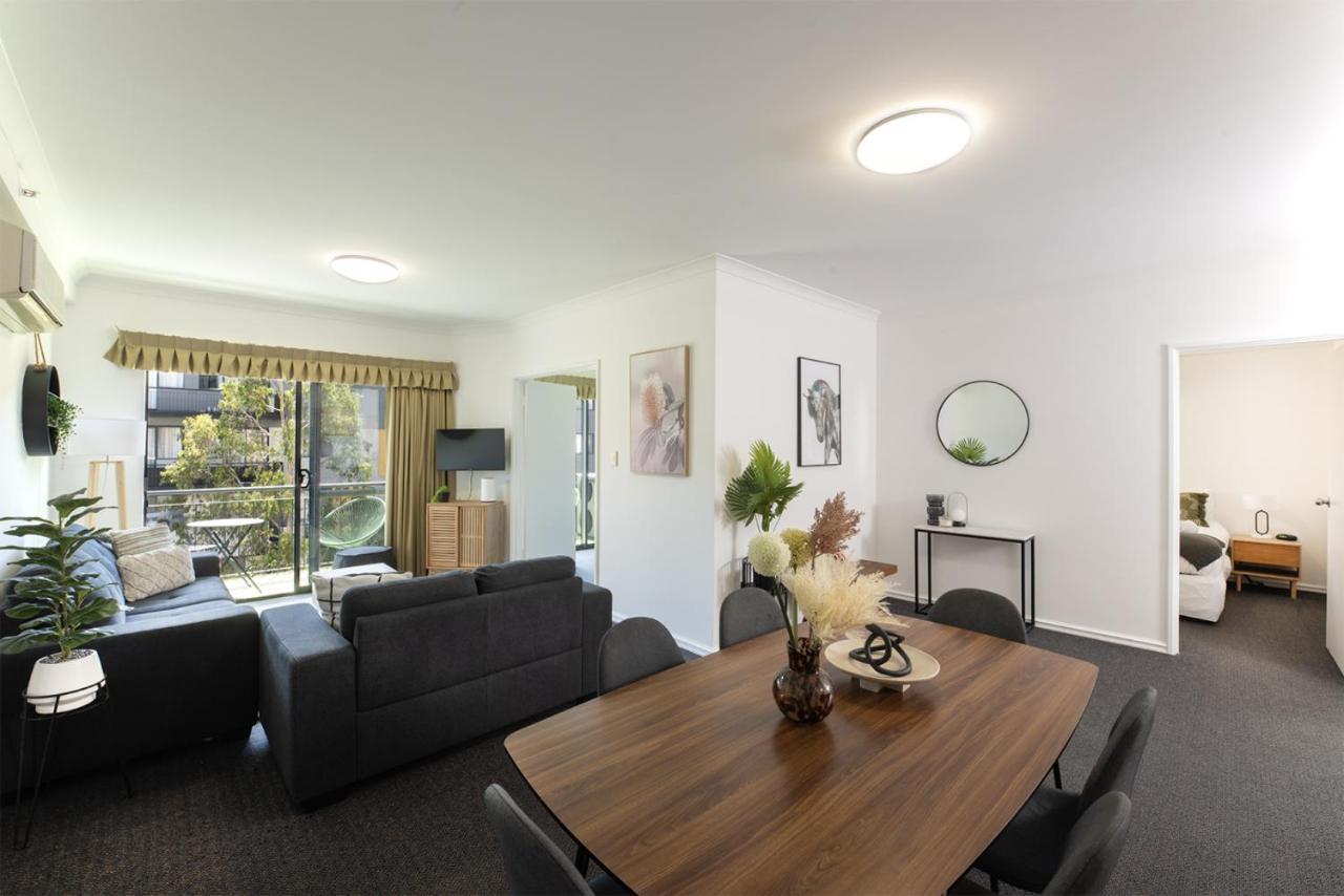 Spacious 2 Bedroom Pool & Gym In Apartment *
