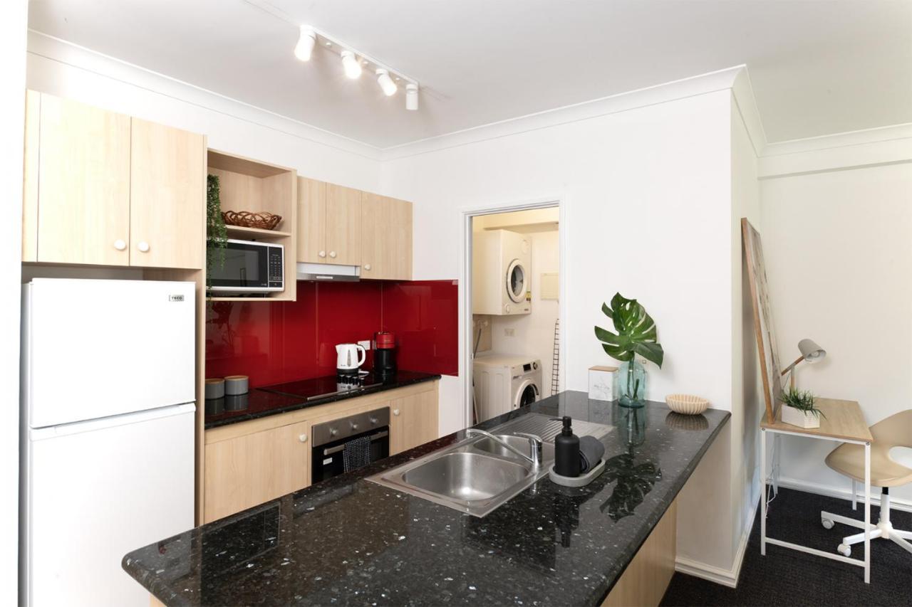 Apartment Spacious 2 Bedroom Pool & Gym In Perth