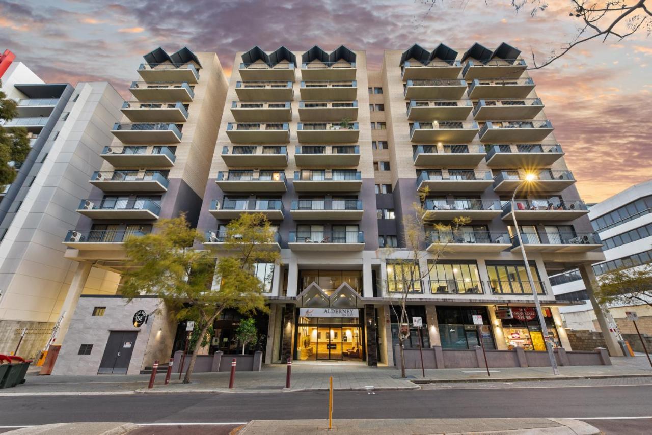 Apartment Spacious 2 Bedroom Pool & Gym In