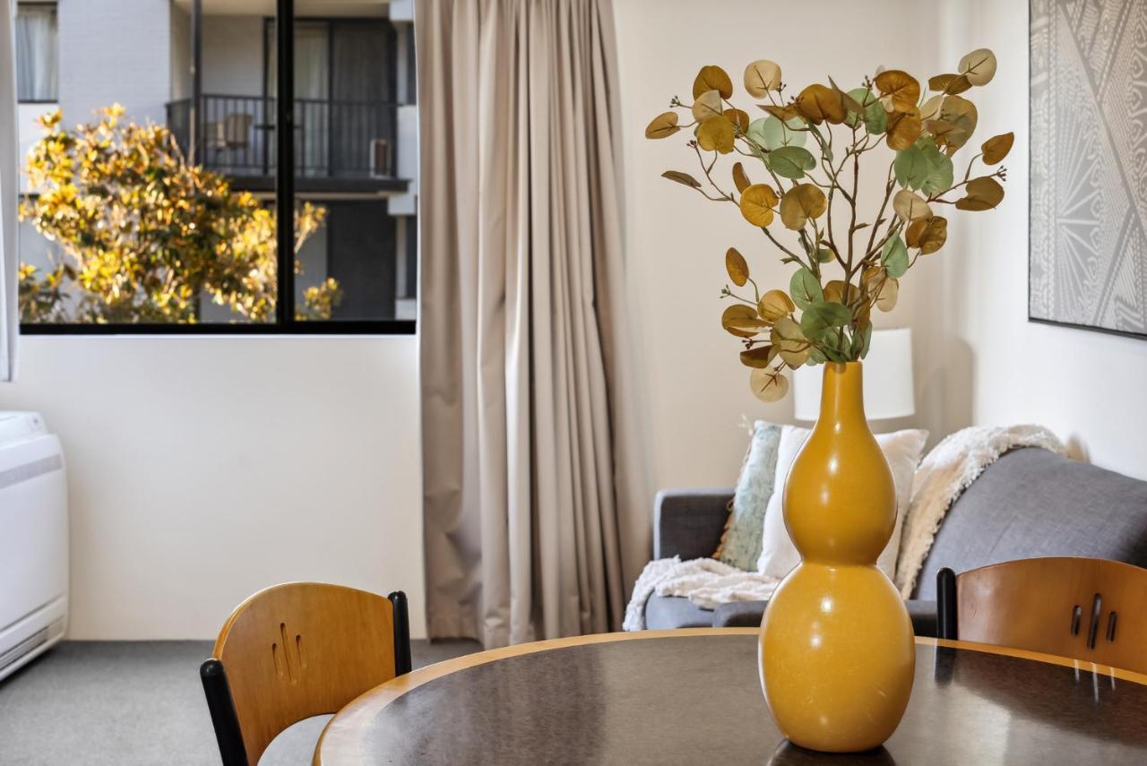 Riverside Elegance 1br 1ba Apartment Perth