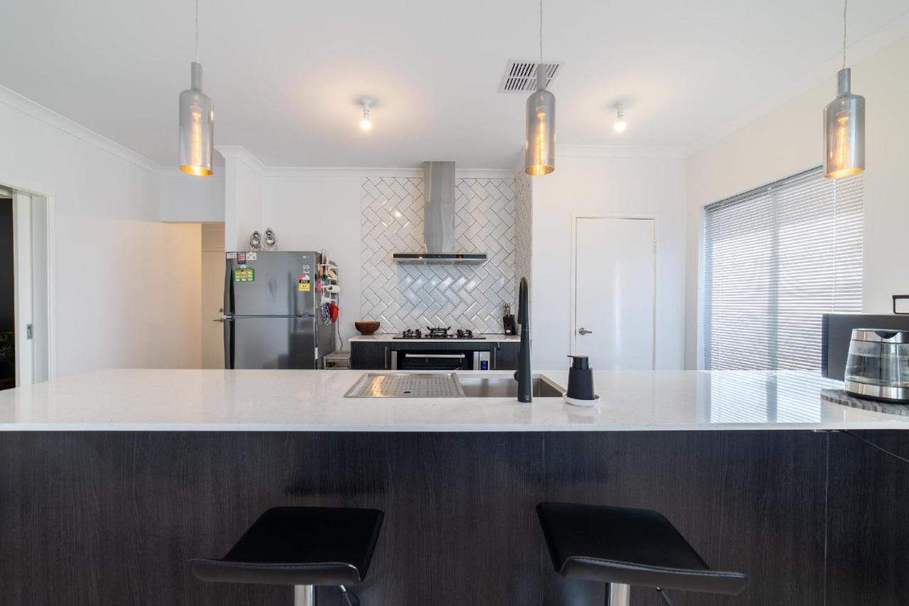 Rumah percutian Treeby's Finest Family 4bdr 2bth Perth