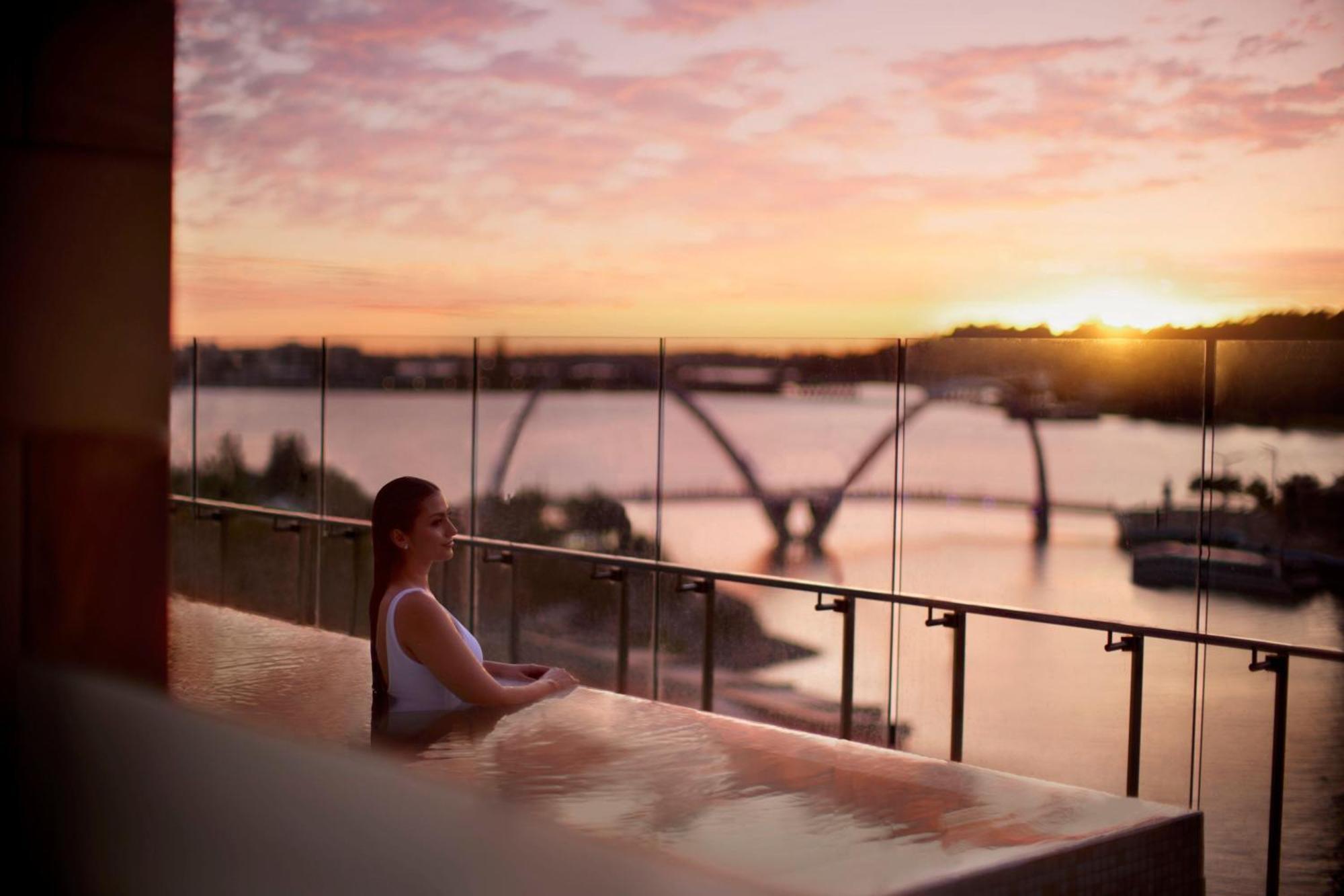 The Ritz-carlton, Hotel