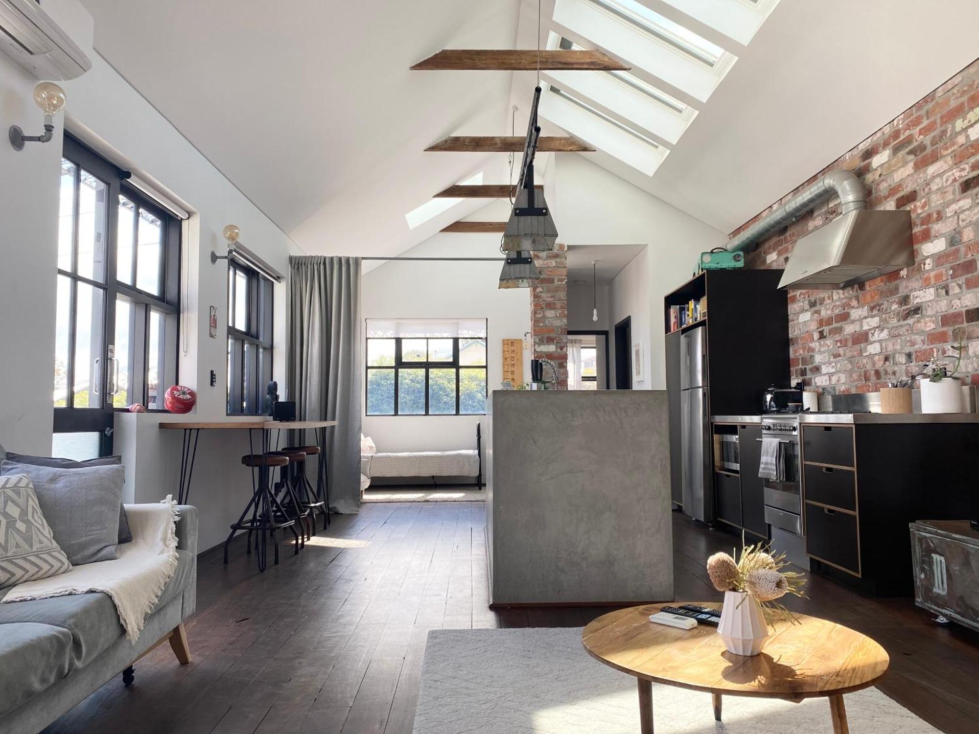 T H E L O F T - Stunning Private Apartment *