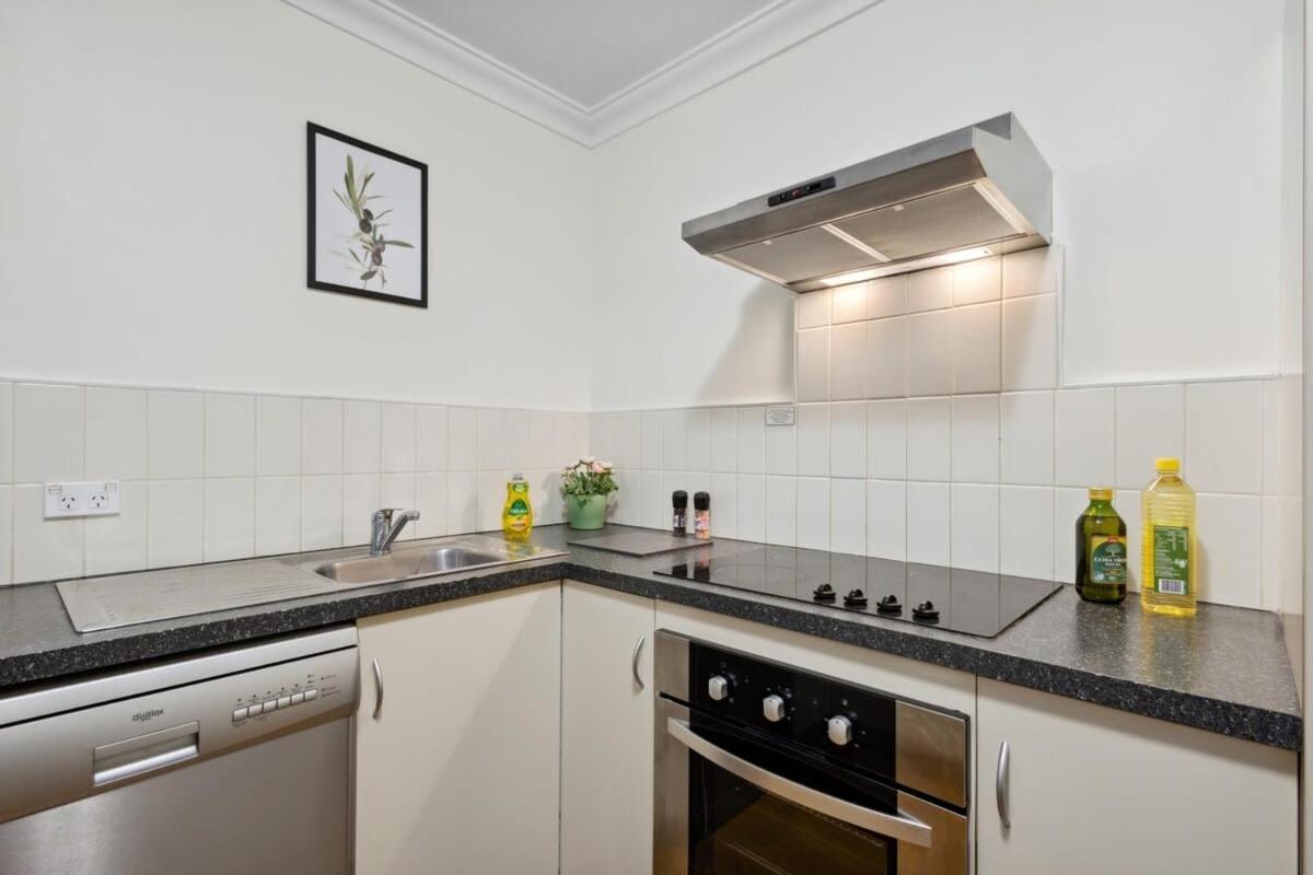 Fabulous In Northbridge With Pool & Wifi Apartment *