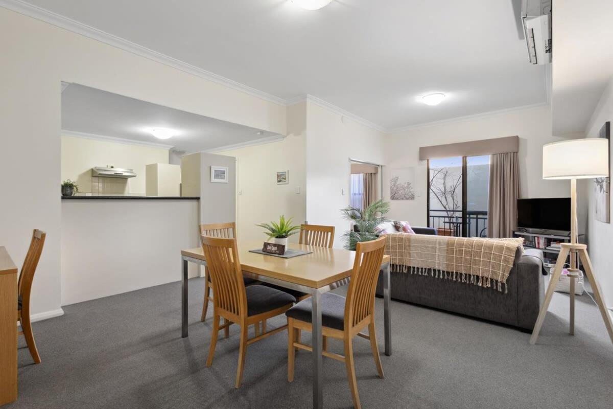 Fabulous In Northbridge With Pool & Wifi Perth