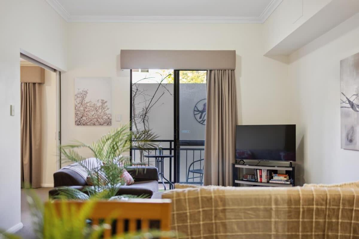 Fabulous In Northbridge With Pool & Wifi * Perth