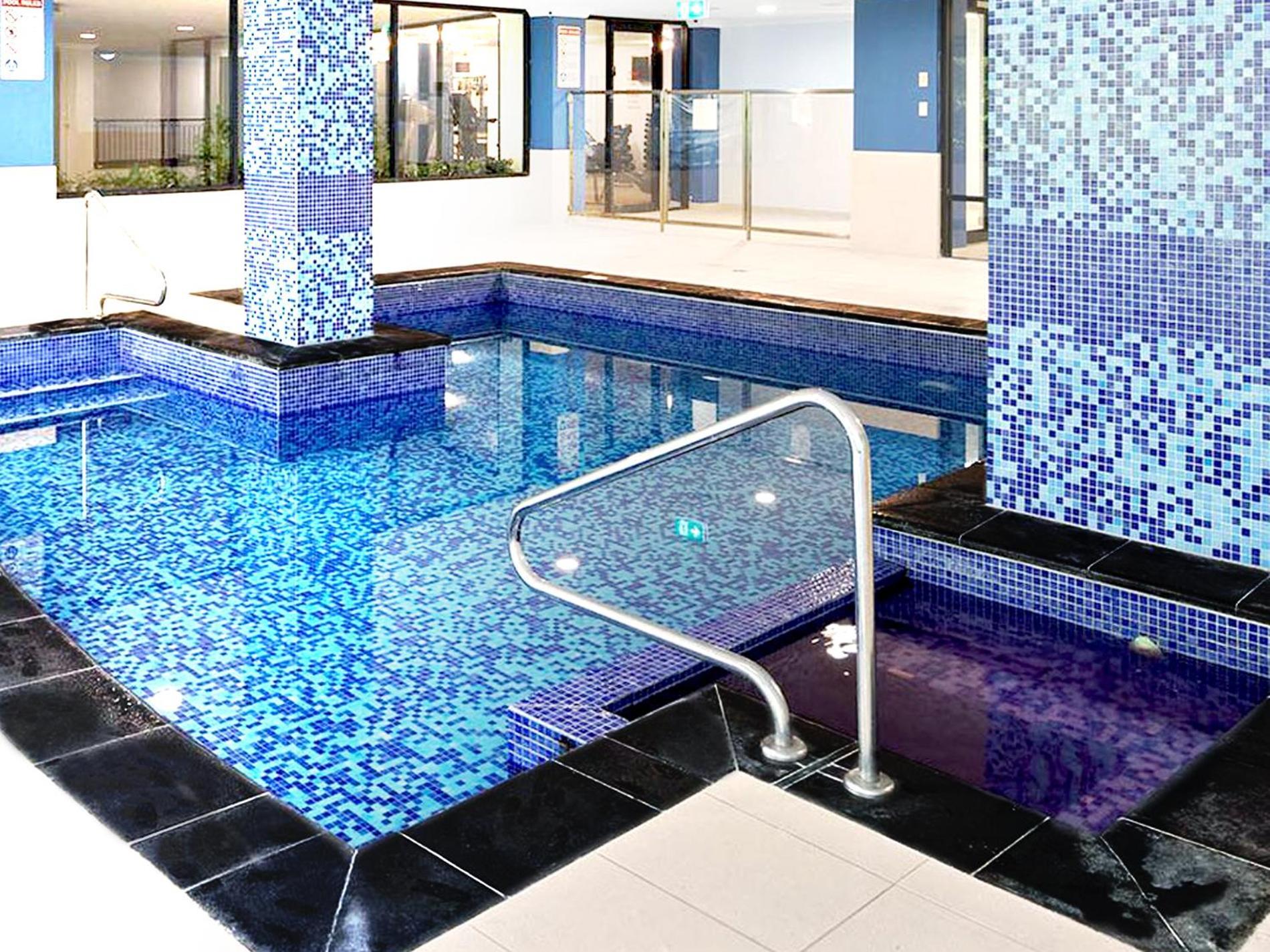 Stylish Executive Pad W Parking And Pool