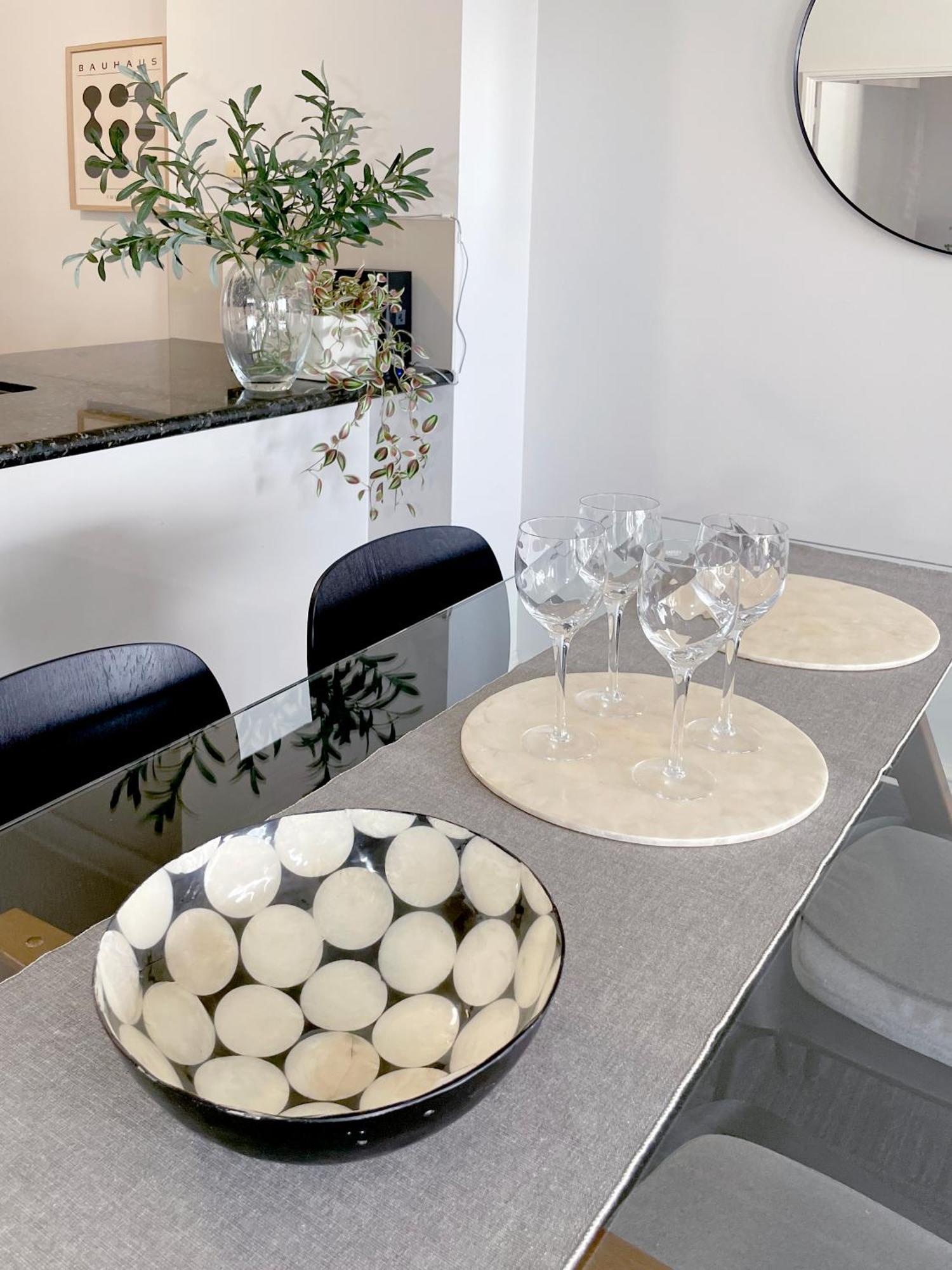 Stylish Executive Pad W Parking And Pool *