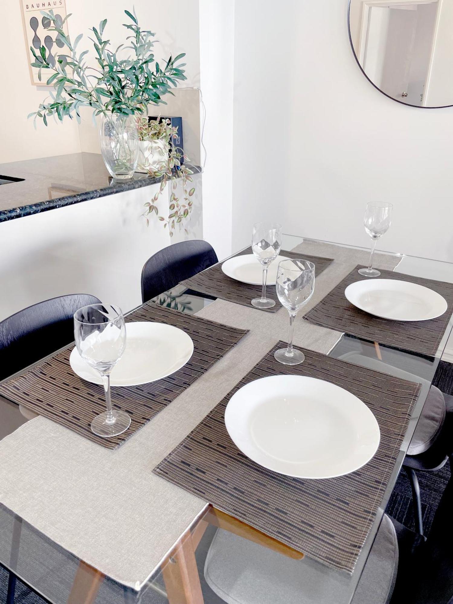 Apartment Stylish Executive Pad W Parking And Pool
