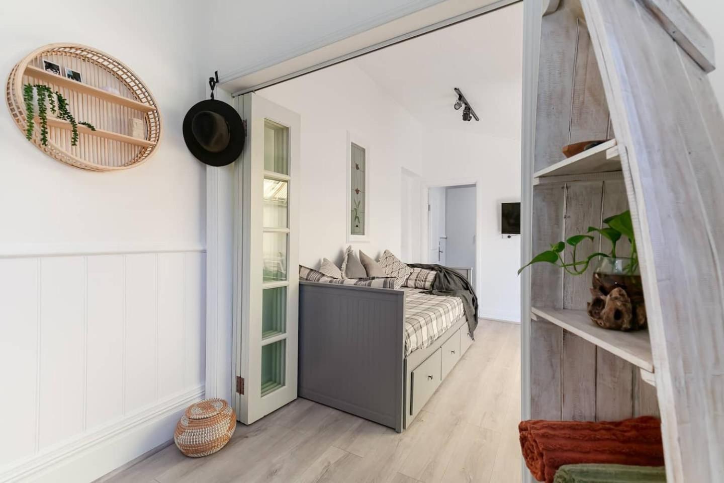 Manning Private Escape By Swan Management * Perth