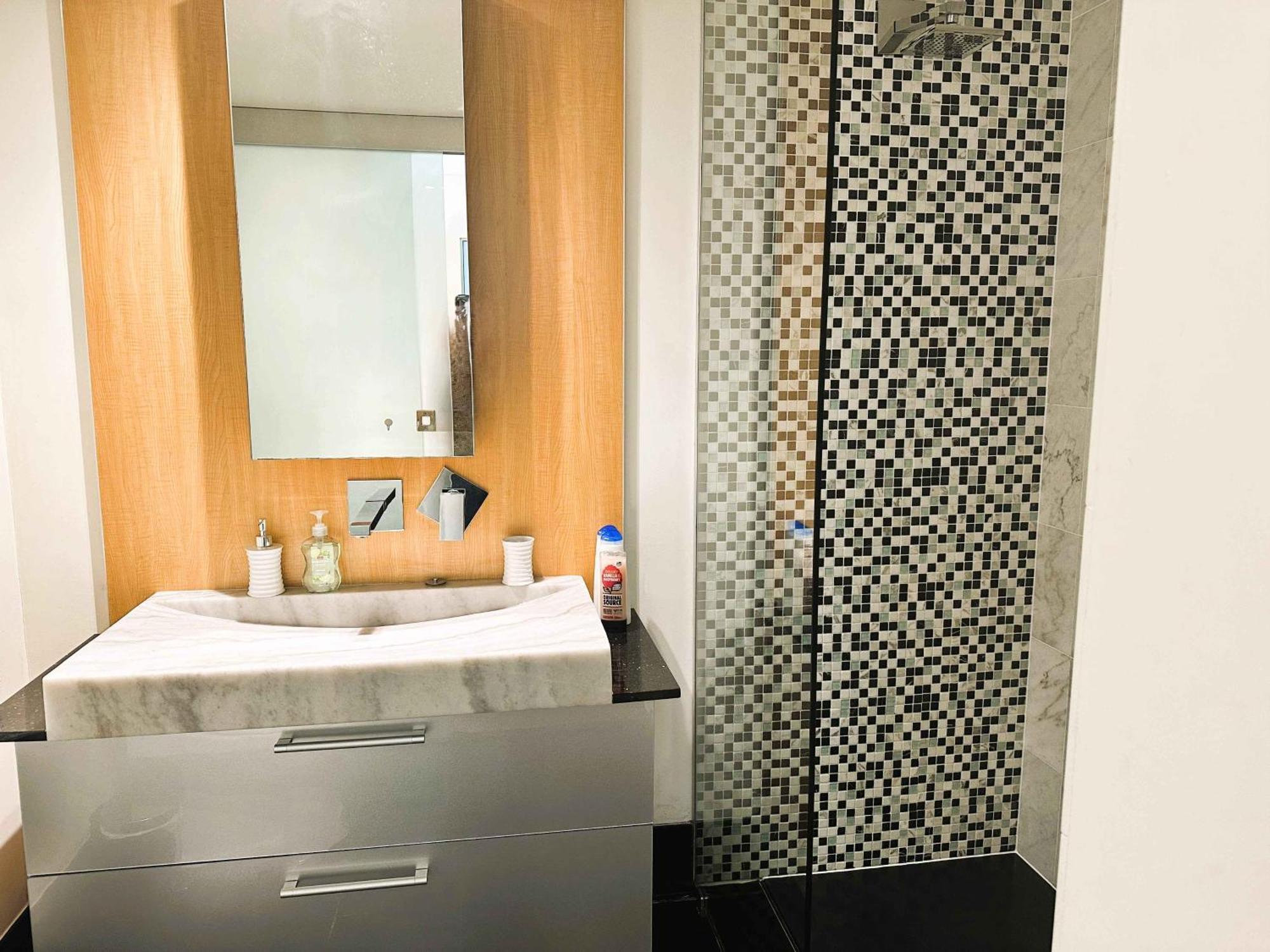 114 Incredible Cbd Swanriver Prkg Apartment