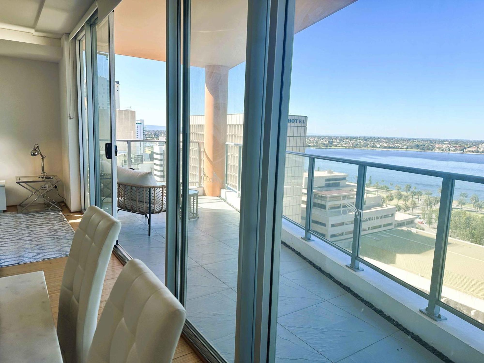 114 Incredible Cbd Swanriver Prkg * Perth