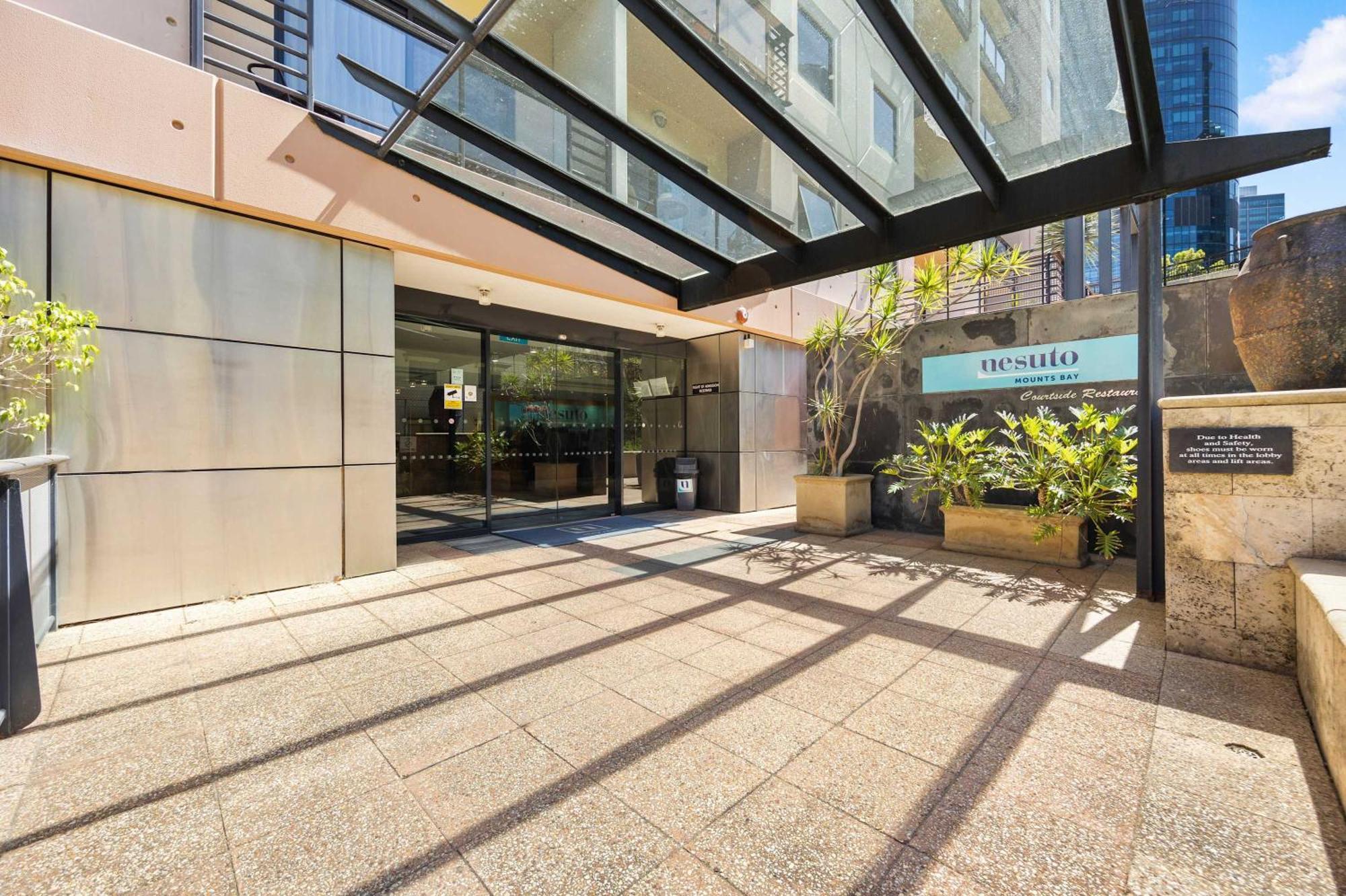 Views & Resort-style Living Pool Tennis & Parking * Perth