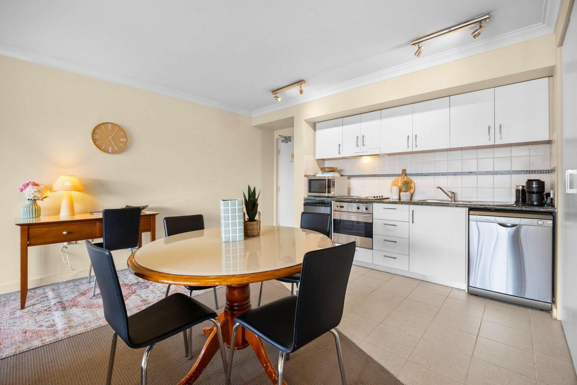 Apartment Views & Resort-style Living Pool Tennis & Parking Perth