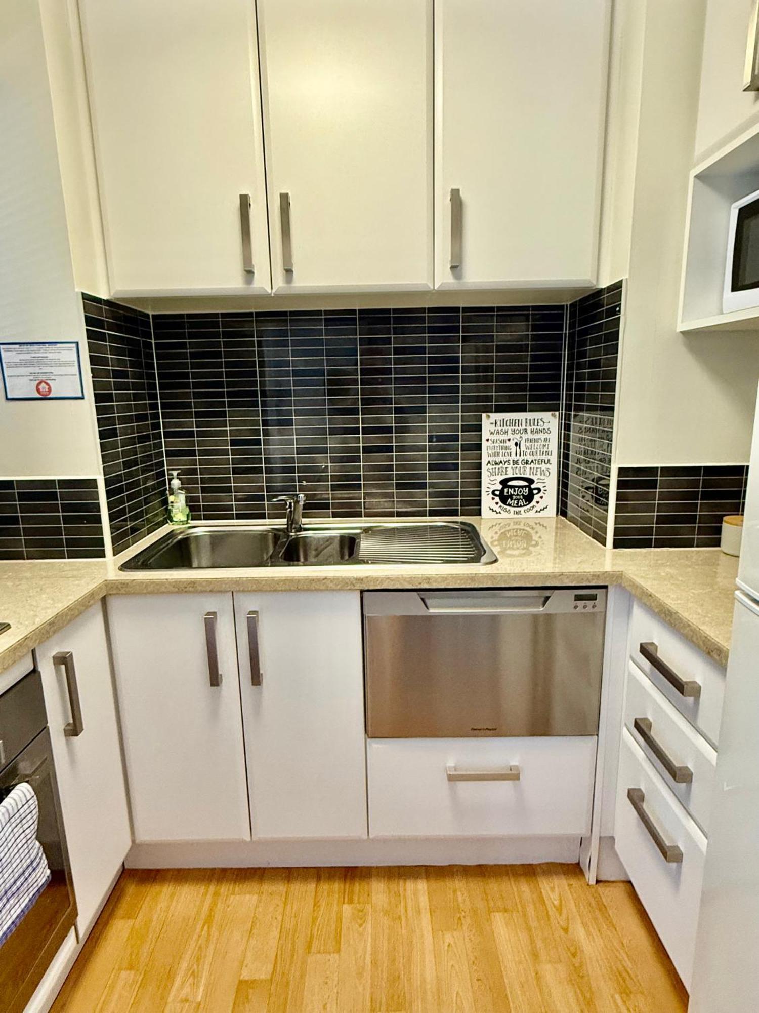 63 Spectacular Views 1br Kings Park Apartment