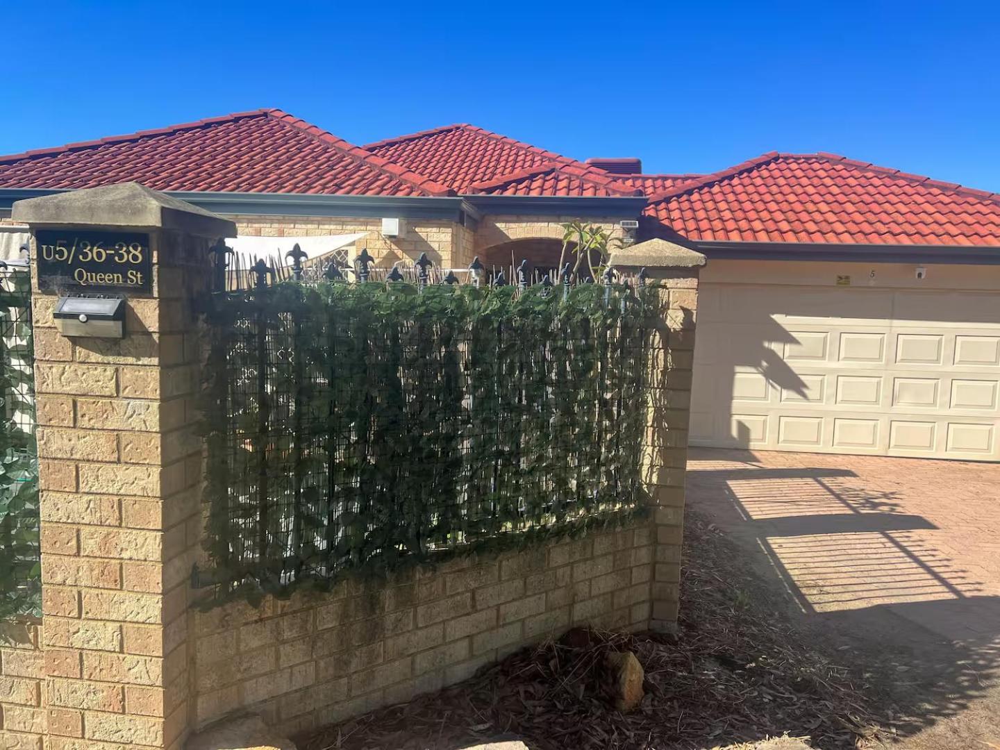 Master With Private Bathroom * Perth