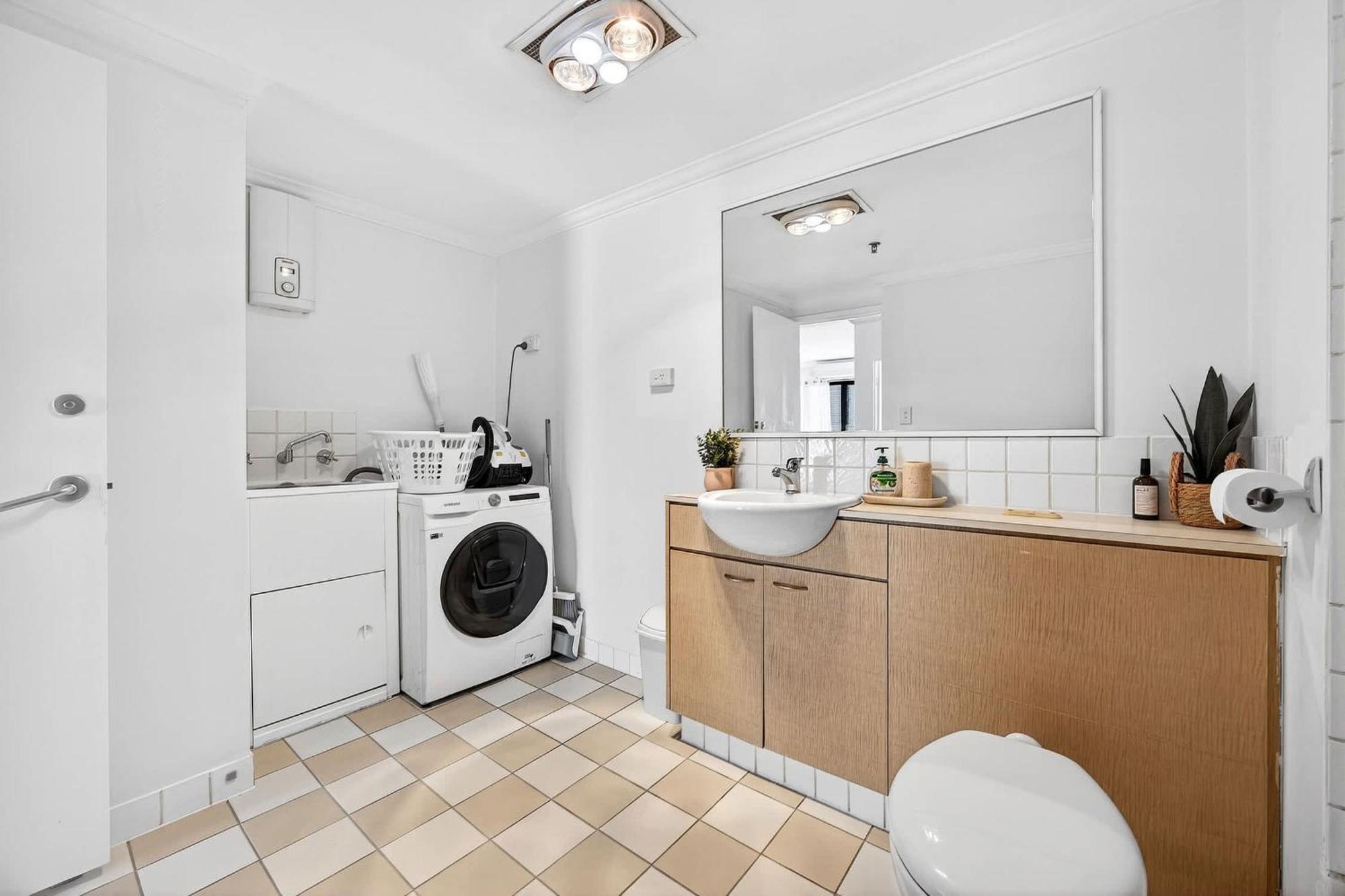Stylish Cbd 2br With Balcony & Wi-fi * Perth