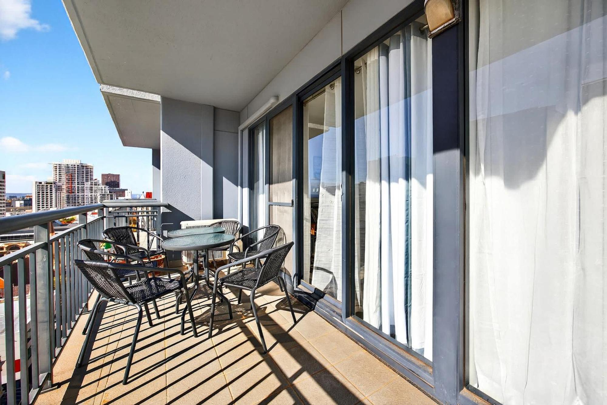 Stylish Cbd 2br With Balcony & Wi-fi Apartment