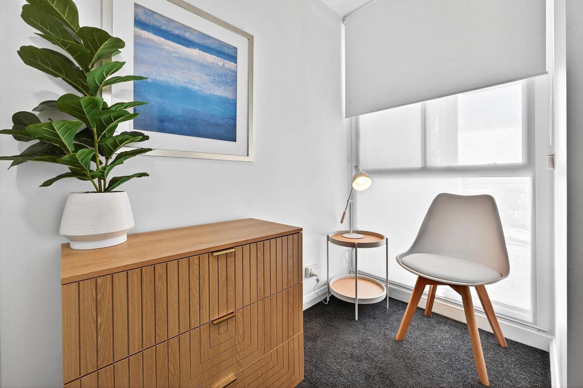 Stylish Cbd 2br With Balcony & Wi-fi Perth