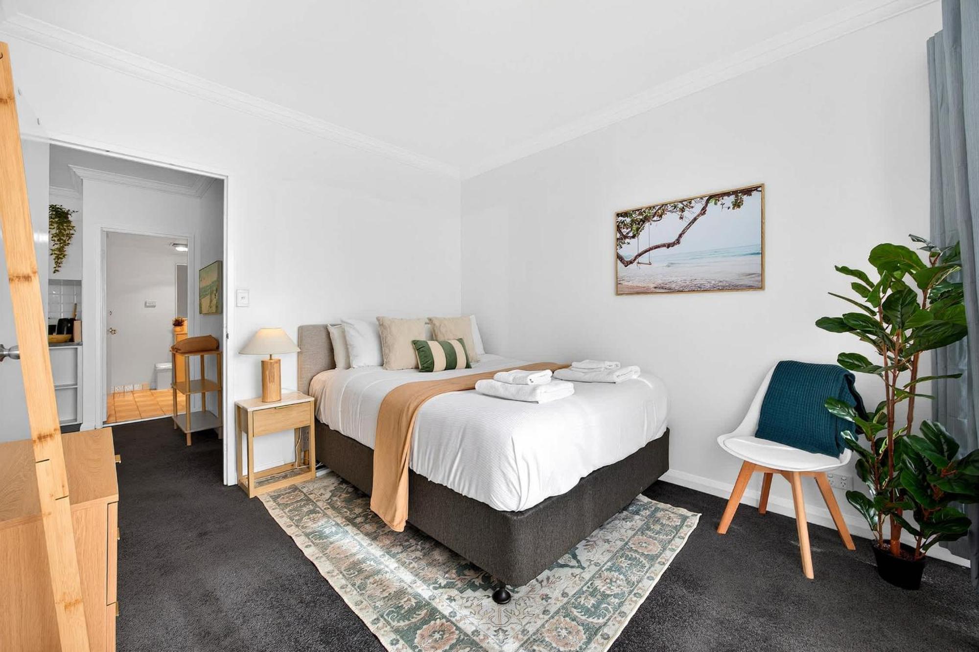 Apartment Stylish Cbd 2br With Balcony & Wi-fi *