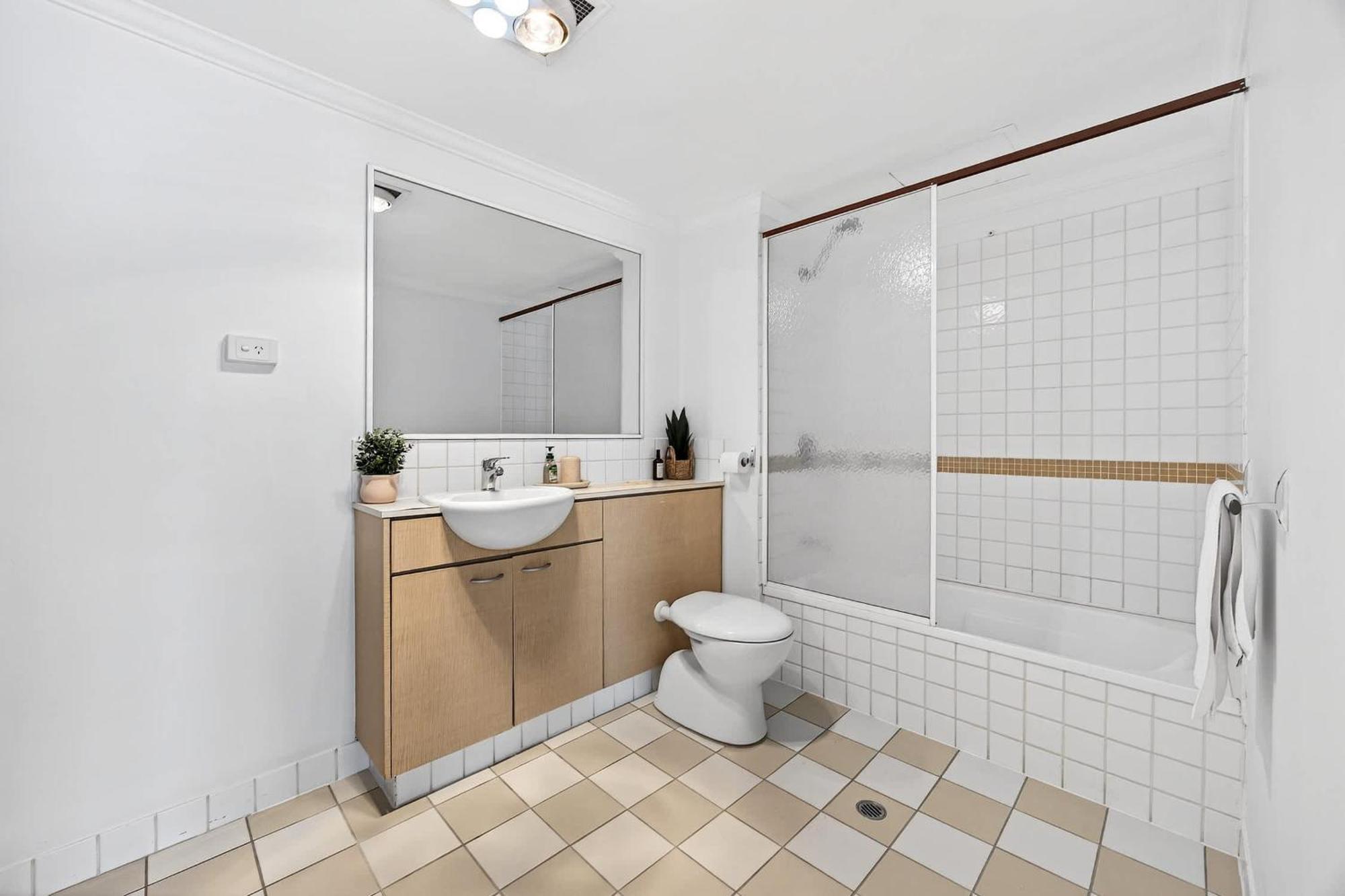 Stylish Cbd 2br With Balcony & Wi-fi Apartment