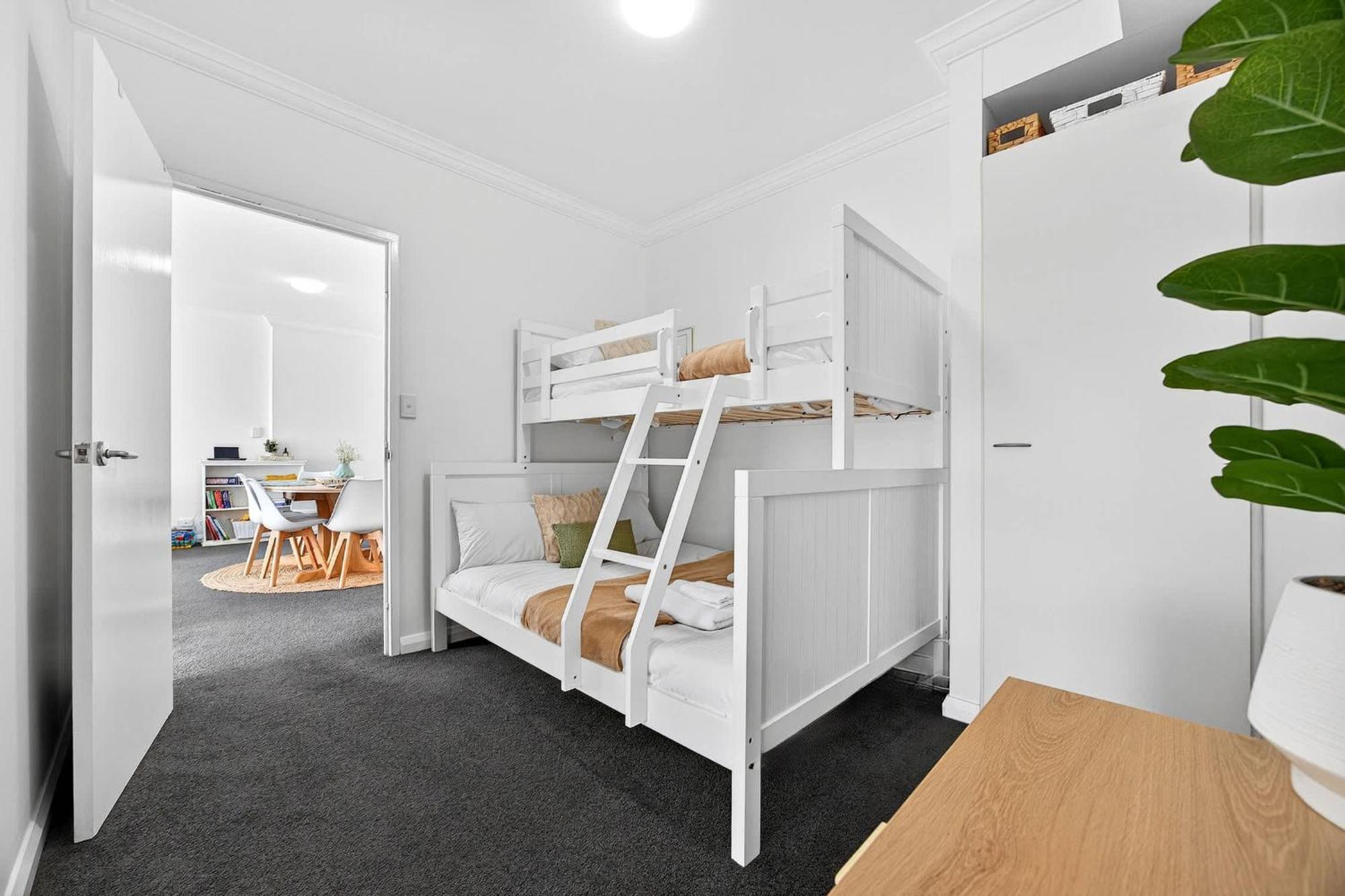 Apartment Stylish Cbd 2br With Balcony & Wi-fi